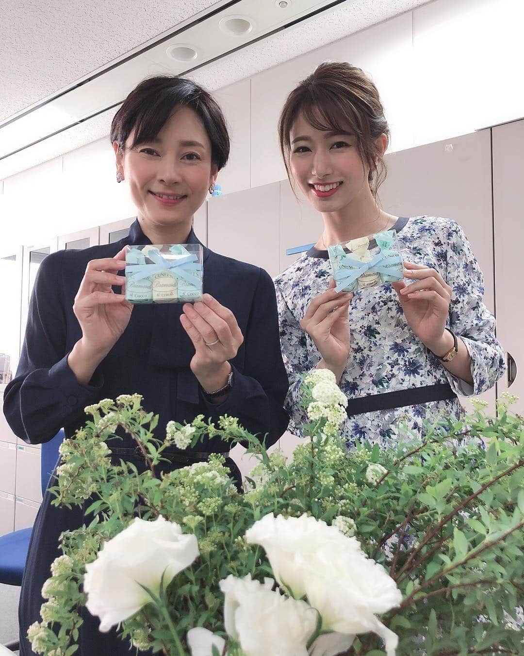 フジテレビ「プライムニュース イブニング」さんのインスタグラム写真 - (フジテレビ「プライムニュース イブニング」Instagram)「ホワイトデーいただきました。﻿ #めざましテレビ のお花とともに…☆﻿ ﻿ #ホワイトデー﻿ #海老原優香 #酒井千佳　﻿ #島田彩夏﻿ ワンピース @sybilla_japan_official﻿ ピアス @grossejapan﻿ #プライムニュースイブニング﻿ #倉田大誠 #反町理 #木村拓也 #中川真理子 #小澤陽子 #上中勇樹 #今湊敬樹 #フジテレビ #アナウンサー﻿ 公式HP：http://www.fujitv.co.jp/prime_evening/」3月14日 19時01分 - livenews_it