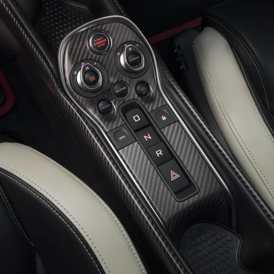 McLaren Automotiveさんのインスタグラム写真 - (McLaren AutomotiveInstagram)「The focal point for driver and passenger alike; no other sports car offers such an intoxicating combination of sophistication and race-bred technology and the exposed carbon fibre Lower Centre Console Switch Pack is no exception. #McLaren570S #SportsSeries」3月14日 19時04分 - mclarenauto