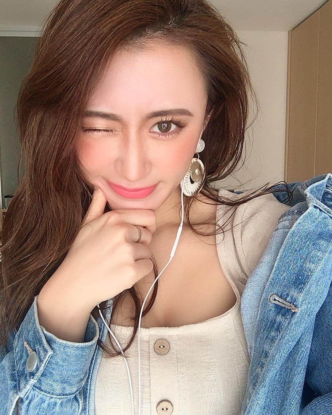 照井和希さんのインスタグラム写真 - (照井和希Instagram)「Makeup 💄  前髪長いと？流すと？ 濃いメイクしがち😘 ． ． #makeup #emoda #fashion #selfie #outfit #japan #tokyo」3月14日 19時18分 - kazu24ki