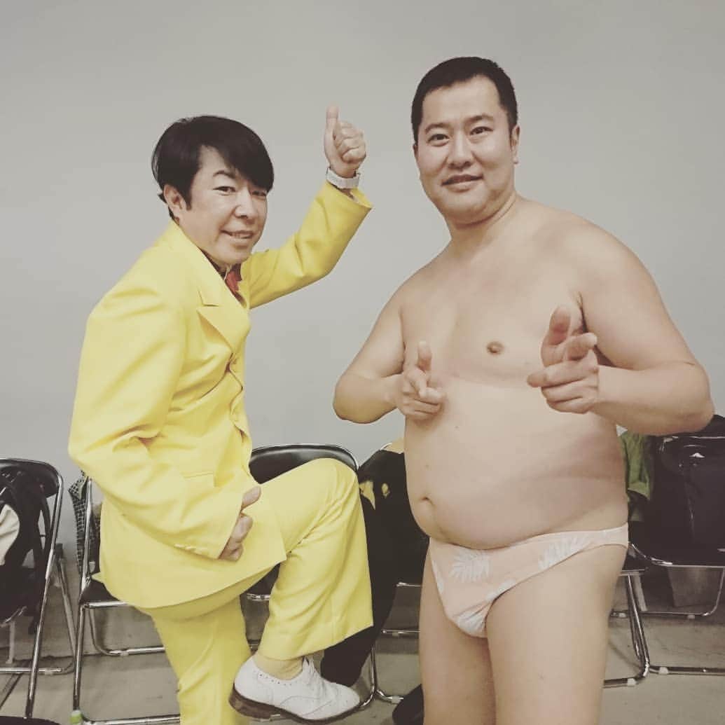 とにかく明るい安村さんのインスタグラム写真 - (とにかく明るい安村Instagram)「昨日はダンディさんとゲッツをやりました！ #ダンディ坂野 #ゲッツ #とにかく明るい安村 #安心してください #穿いてますよ #一発屋」3月14日 19時12分 - tonikaku.a.yasumura