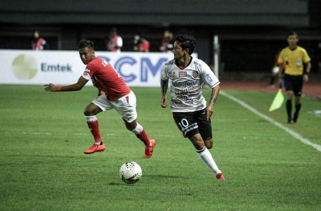 イルファン・バフディムさんのインスタグラム写真 - (イルファン・バフディムInstagram)「Fight with pride!🔴⚪️⚫️ BALI UNITED DAY ✊🏽」3月14日 19時13分 - ibachdim