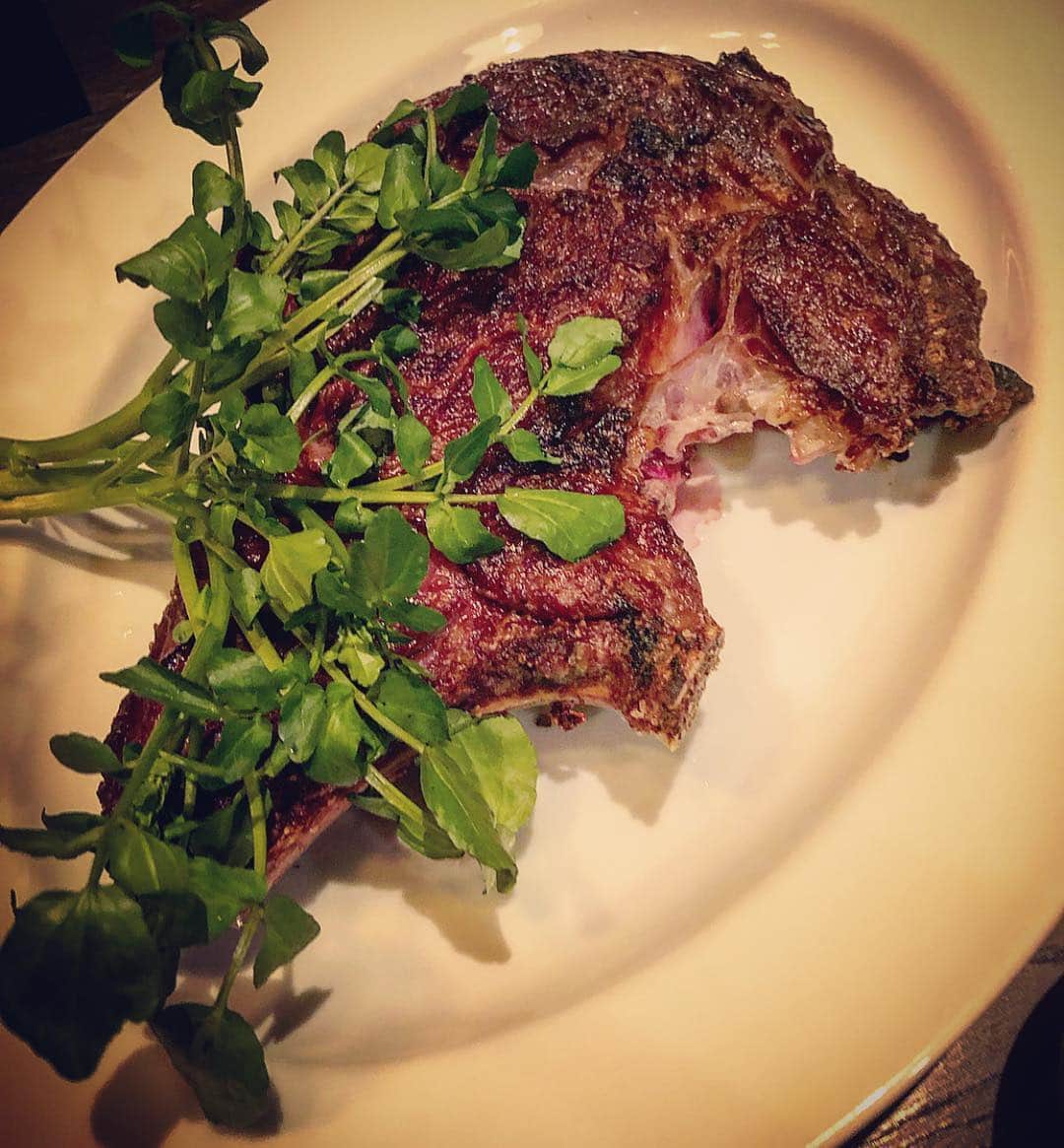 坂東工さんのインスタグラム写真 - (坂東工Instagram)「肉は、厚みである。(Lawry’sでの坂東の言葉) Meat must have thickness... (my word @lawrystheprimerib ) #meat #steak #肉 #にくすたぐらむ #にく #肉料理」3月14日 19時26分 - takumimoriyabando