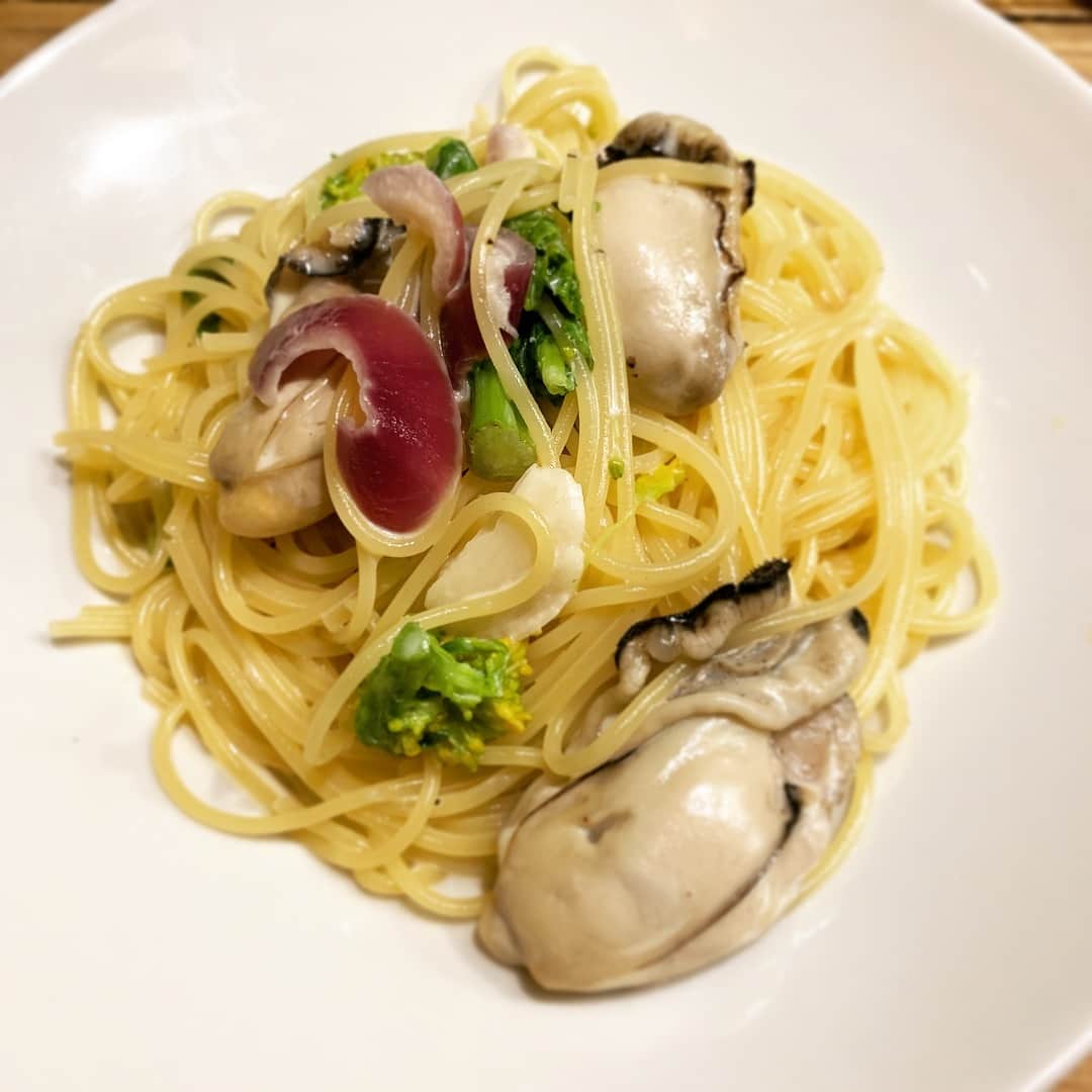 のインスタグラム：「録音をひとつ無事に終えて、パスタランチへ。見よ！このぷりっぷりの牡蠣！菜の花とともに春を感じる一皿でした。美味しかったー！ #ごちそうさまでした #ランチ #赤坂 #おひとりさま #お腹いっぱい #東京 #yummy #oysters #pasta #lunch #tokyo #akasaka」