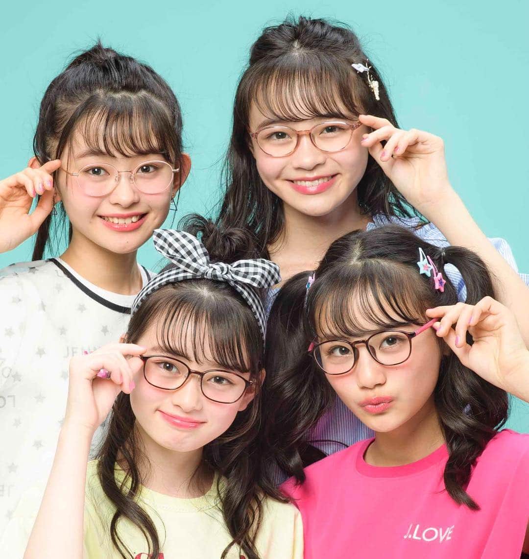 ニコ☆プチのインスタグラム：「ニコ☆プチとJINSがコラボした小学生のためのおしゃれメガネが本日発売🤓💕学校でもおでかけでも使えるよ🌈 3月30日(土)には、イオンモール浜松市野で、メアリとキノンに会える発売記念イベントも開さいしまーす👍  #ニコプチ #JINS #林芽亜里 #藤村木音 #関谷瑠紀 #高比良由菜 #おしゃれメガネ #発売記念イベント」