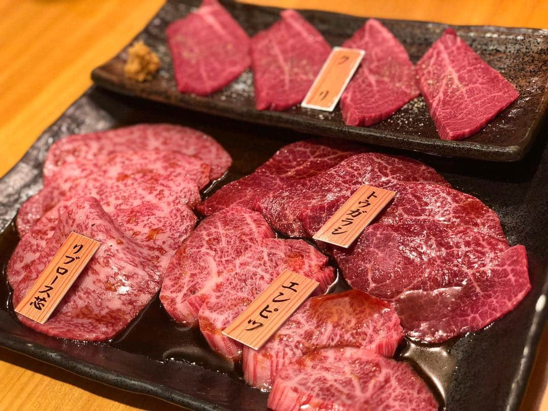 佐達ももこさんのインスタグラム写真 - (佐達ももこInstagram)「念願の"しみず"行ってきた🥩 美味しいお肉って、本当に幸福な気持ちになる😭👏 赤身も厚切りタンもラブ🐄❤️ 久々のお肉投稿でした👍笑 . . #焼肉#焼肉しみず#しみず#不動前#赤身#タン#タン塩#厚切りタン#食べログ#ももろぐ」3月14日 19時27分 - sadamomodayo