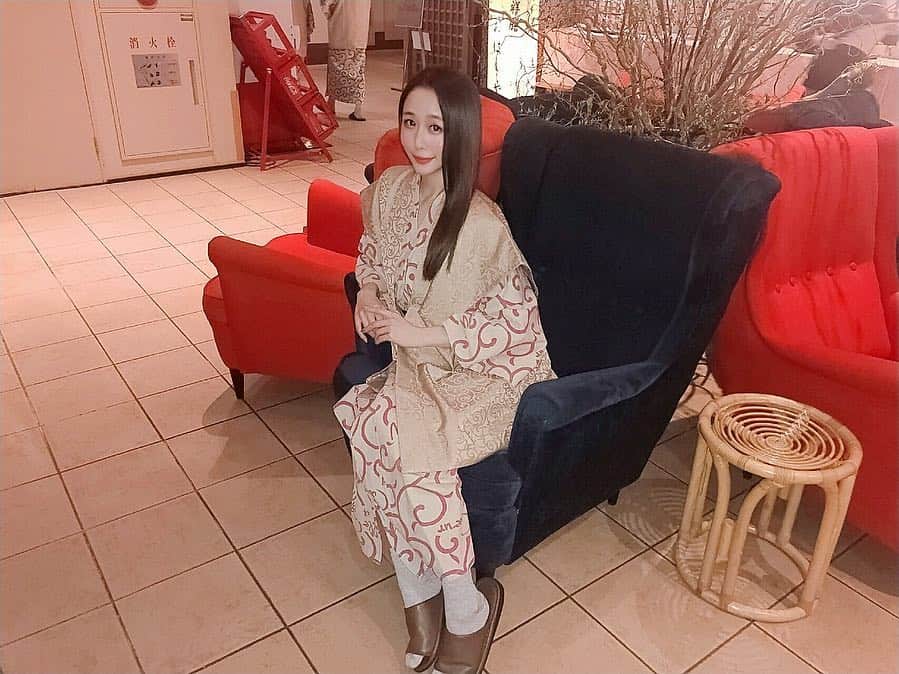 のインスタグラム：「こんばんは🌠﻿ ﻿ 箱根女子旅投稿まだ続きます〜！﻿ ﻿ 泊まったところは﻿ #マイユクール祥月 さん✨﻿ ﻿﻿ どうしてこのホテルにしたかというと﻿ 温泉はもちろん最高なんだけど、﻿ 夕食のデザートがワゴンで﻿ 運んできてくれると聞いて、、🤤笑﻿ ﻿ 全種類食べたくて3人で分けました😍🍰﻿ デザートだけじゃなくて、﻿ 前菜が10種類もあって感動💖﻿ サービスの手作りのお豆腐も﻿ ナイフいらずのお肉も、﻿ 全部美味しかったです😋♬﻿ ﻿﻿ #まえちー #箱根 #女子旅 #スイーツ好き #温泉」