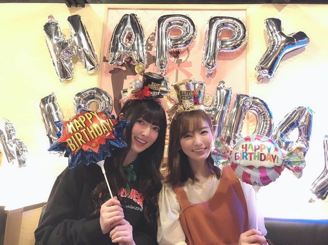 のインスタグラム：「. この前事務所の方々に、先輩のほのかさんと同じ誕生月なのでお祝いしてもらいました！！ 嬉しかった😭😭 バルーンで飾り付けしてくださったり、 可愛いプレゼントやケーキも（；＿；） 幸せものだなあ。 頂いたプレゼントがめちゃめちゃ可愛かったのでのちのち載せます、♡ ライブ後に内田珠鈴ちゃんも来てくれて！ 可愛いプレゼントまで、、ありがとう😖💗 #birthday #photo #japan #model #me #code #fashion #makeup #followme #instagood #camera #instadaily #dailylook #한국 #맞팔 #사진 #데일리 #데일리룩」