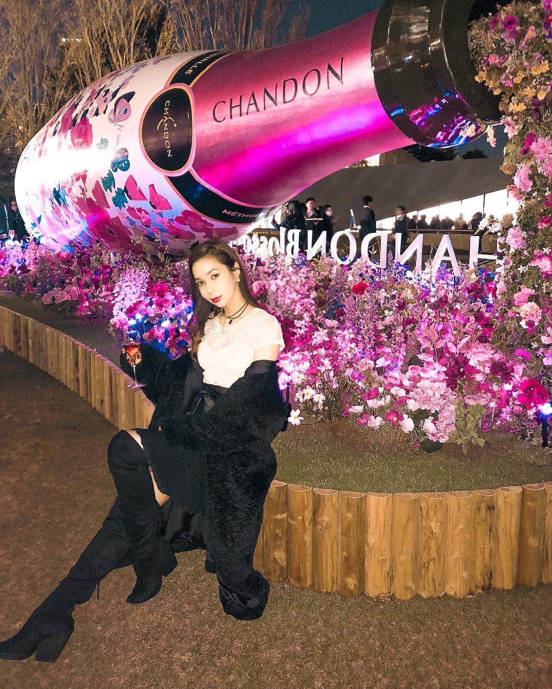 Gabrielaさんのインスタグラム写真 - (GabrielaInstagram)「CHANDON BLOSSOM LOUNGE🌸 六本木のミッドタウンガーデンで明日から開催する  CHANDOM BLOSSOM LOUNGEのオープニングセレモニーに招待頂き、参加して来ました💕  イルミネーションもピンクで素敵でした✨🥰 3/15〜4/14までだよ！ . . . . #お花見シャンドン #OHANAMICHANDON #party #tokyo #sakura #midtown #ミッドタウン #六本木 #シャンドン #シャンパン #パーティー」3月14日 19時41分 - rkgabriela