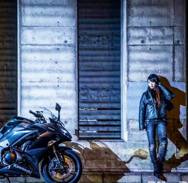 常深史織さんのインスタグラム写真 - (常深史織Instagram)「とうとう明日15日～大阪モーターサイクルショー❤ YAMAHAのミッドランドブースでお待ちしております❤  今年は、バイクな1年になりそうです😎🏍✨ また、良い知らせが出来るように🥰  #大阪モーターサイクルショー  #東京モーターサイクルショー  #tmcs2018  #omcs #バイク女子  #バイク  #バイク好きな人と繋がりたい  #バイクのある風景  #バイク女子と繋がりたい  #asiangirls #bmw #harleydavidson  #triumph #s1000rr #ninja1000 #motogirl #ツーリング #girlsbiker #バイクのある生活 #bmwmotorcycle #ガールズバイカー #大型バイク #bmwmotorrad #motorcycle_moment #bikersofinstagram #bike_japan #ss女子 #supersport」3月14日 19時41分 - sioripopn