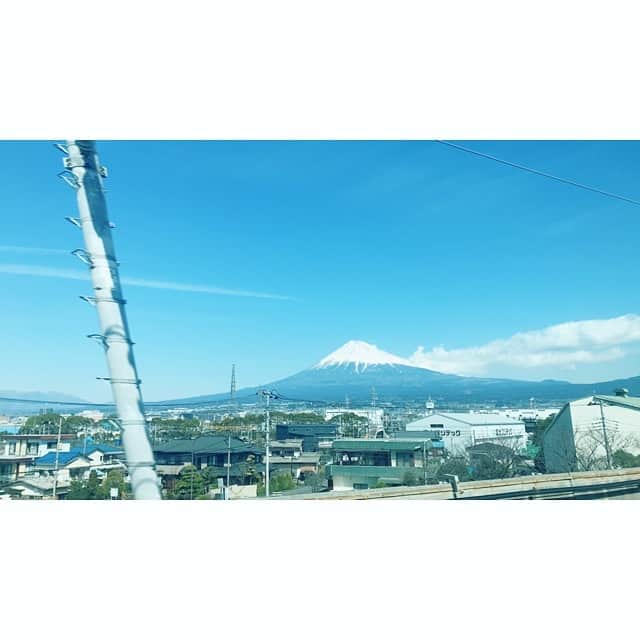 矢口真里さんのインスタグラム写真 - (矢口真里Instagram)「今日は大阪でYUBIWAZAの収録でした😊✨行きの新幹線から富士山が綺麗に見えましたよー😁✨ ・ ・ #MBS #YUBIWAZA #eスポーツの番組です 🎮✨ #毎週木曜２５時５９分から 😁✨ #見てね 😊✨」3月14日 19時44分 - mariyaguchi_official