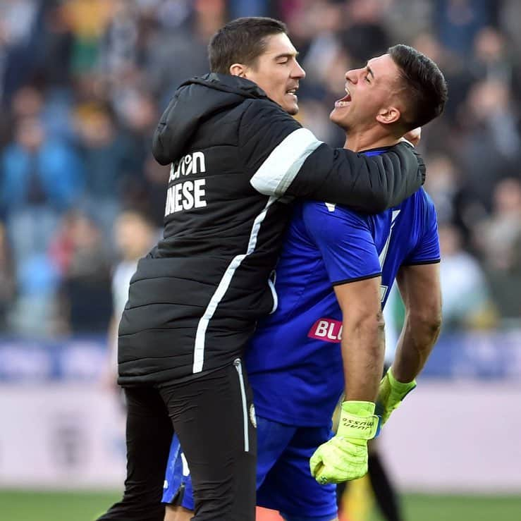 ウディネーゼ・カルチョさんのインスタグラム写真 - (ウディネーゼ・カルチョInstagram)「🧤 That goalkeeper feeling 🙏🏼🤩 @juanmusso: Ho scelto Udine anche per l'ottima scuola di portieri che può vantare”. . 📸 @simoneferraroph」3月14日 19時49分 - udinesecalcio