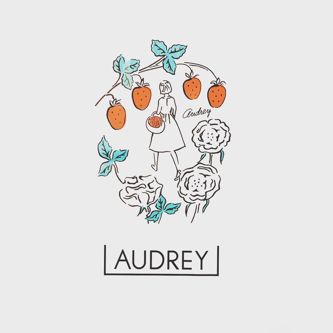 熊木杏里のインスタグラム：「かわいい🍓  #AUDREY」