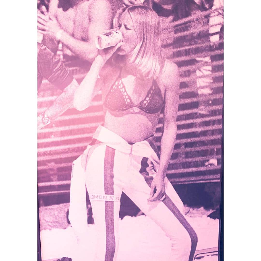 のインスタグラム：「Found that Mountain - Beach balance ✔️ 🏔⛷🌊🏄🏻‍♀️#ski #surf #bikini #mountainlife #beachlife #travel #apresski #70s #vintage #surfbazaar #skibazaar #bazaarworld」