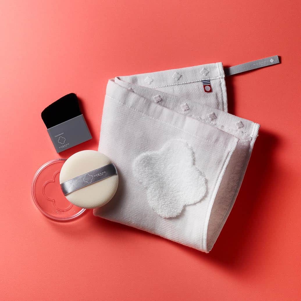 のインスタグラム：「Spring Beauty Wish List! 春のおとずれとともに、かさつきより毛穴のお悩みにシフトしつつある、なんてお声もチラホラ。 スチーム洗顔タオルの温&冷使いや、毛穴の気になるお肌向けのベースメイクツールで、スキンケアアイテム以外からもアプローチしてみて♡ --- #kobako #コバコ #beautytools #ビューティーツール #beautyproducts #produitdebeauté #スチーム洗顔タオル #steamfacialwashingtowel #steamtowels #ファンデーションブラシ #ファンデーションブラシo #パウダーパフo #foundationbrush #makeupbrushes #makeuppuff #ベースメイク #makeup #메이크업 #beauty #beauté #미용 #instabeauty #kai #貝印 #今治タオル と #熊野 の #メイクブラシ #japanbeautyproducts #springbeauty #enjoyspring」