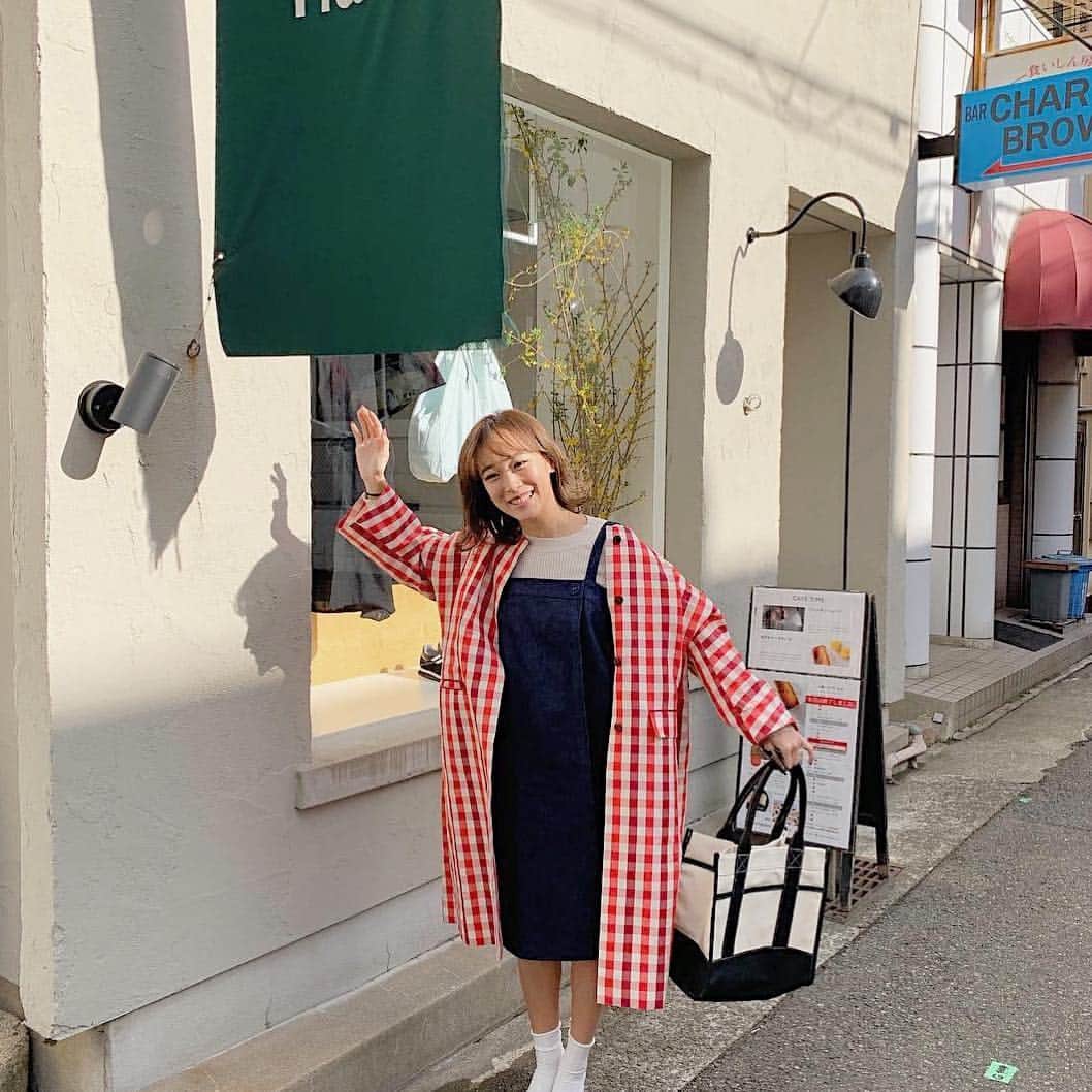 のインスタグラム：「今晩発売のtofutoteの大はこのくらいのサイズ感😘パソコンも入るし使いやすい♥️♥️ 一泊旅行くらいならok♥️♥️♥️ 前に上海に行く時にも持っていたよー✈️ #rosymonster」