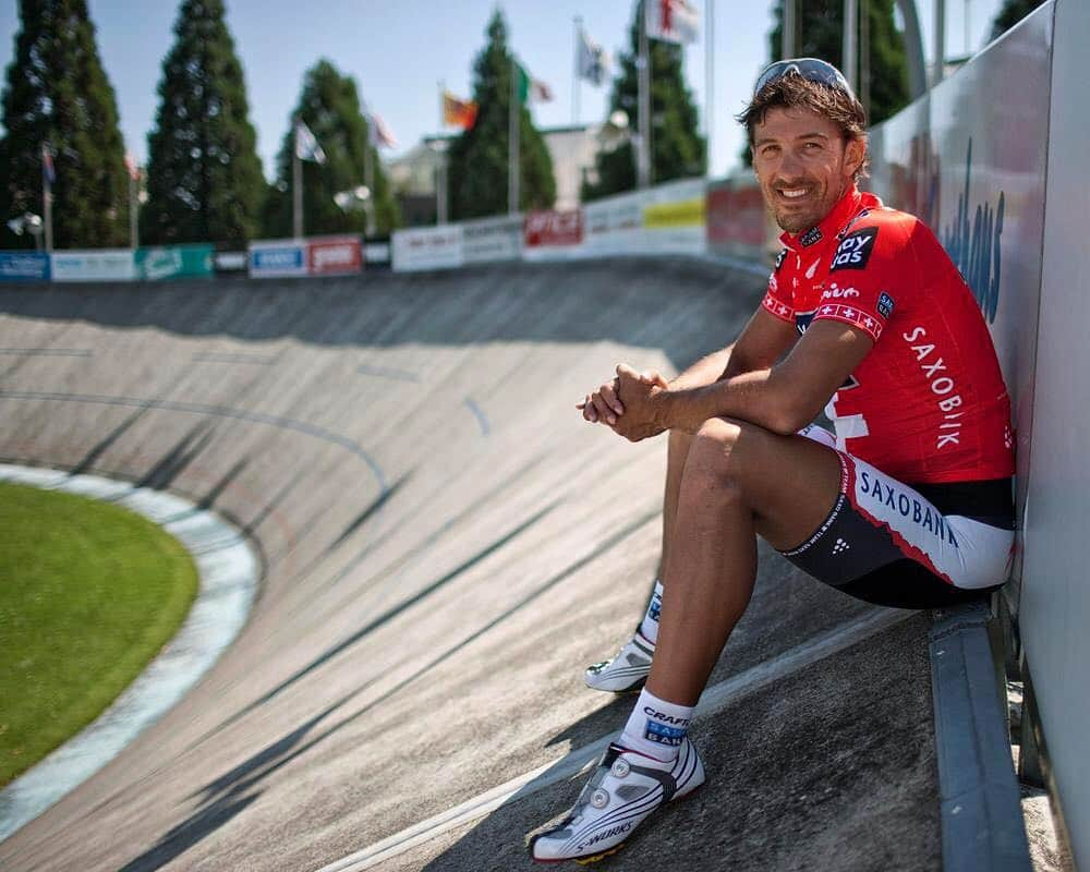 ファビアン・カンチェラーラさんのインスタグラム写真 - (ファビアン・カンチェラーラInstagram)「So happy to welcome the @uci_cycling worlds in my home country! 🇨🇭Looking forward to a great event in Zürich in 2024 - And a lot of cycling within the next few years! 😎🚴🏽‍♂️ #Worldchampionships #UCI #Zürich #Schweiz #Switzerland #Suisse #Svizzera #cycling #teamcancellara @swisscyclingteam」3月14日 20時11分 - fabian_cancellara