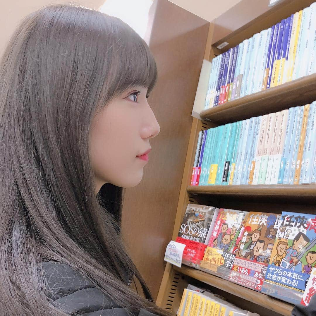 田中菜津美さんのインスタグラム写真 - (田中菜津美Instagram)「少しでもMCの引き出しが 増えればいいなと本屋さんに行って いろいろ見てきました〜😌💕 . 私の弱点は言葉を知らなすぎるのと 漢字が読めなさすぎることなので 言葉のレパートリー増やすぞ🙂 . 高校卒業して時間できたし できることたくさん🤝🤝 . #ootd #本 #book #雑学 #勉強 #社会人 #卒業 #頑張るぞ #💪🏻」3月14日 20時12分 - natsumitanaka_0810