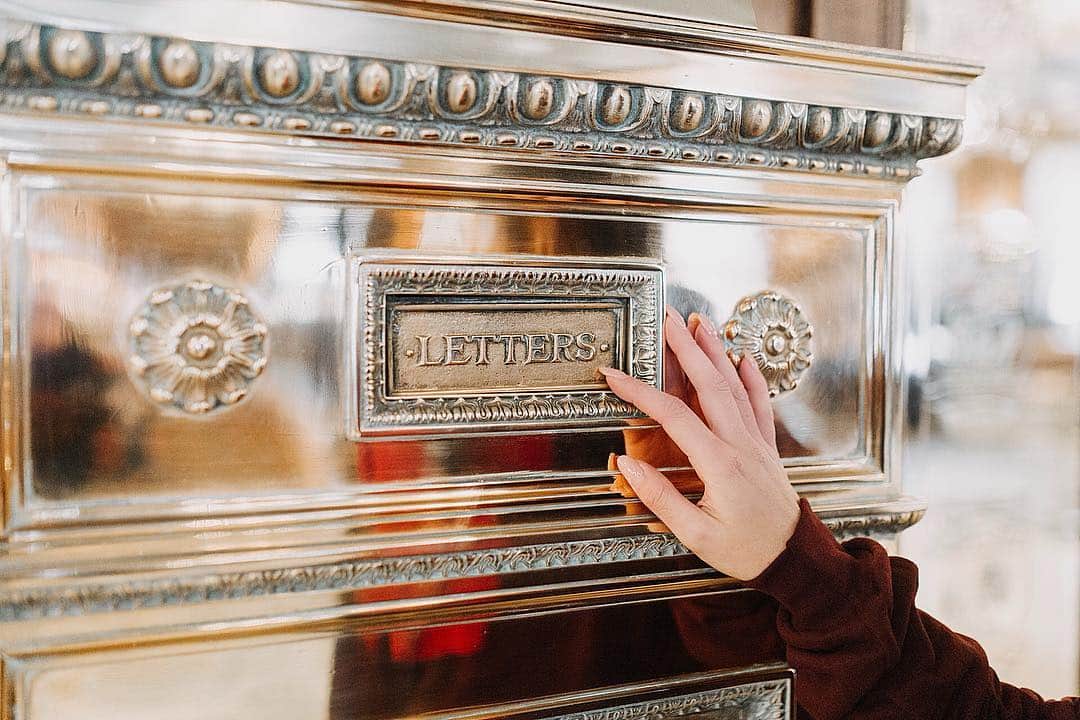 アン・カーティスのインスタグラム：「A beautiful life. First stop ❤️. . . @sweet.escape  @laetitiaphotographe . . #JiANNEtak #ANNEventuresQUEBEC #ANNEkulitSaCANADA」