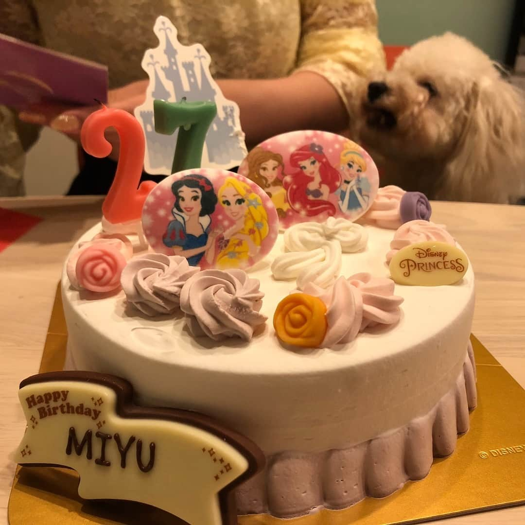 山本美優さんのインスタグラム写真 - (山本美優Instagram)「2019.03.12 27歳の誕生日を迎えました♡ . たくさんのおめでとうをありがとうございます🥺 . 27歳〜色気が増す。だと勝手に思っていたので今後が楽しみです w . アラサー舐めんなよ🤪w . 食べるのに必死で写真は3枚のみ w . . #birthday #happy #present #27th #cake #princess #thankyou #happiness  #誕生日 #鉄板焼き #ステーキ #ヒウチ刺身 #神戸牛 #アラサー #おばさん #27歳 #色気 ほしい #ケーキ は #プリンセス ふわちゃん #ひょっこり 美味しい口してる」3月14日 20時16分 - fuwata118926