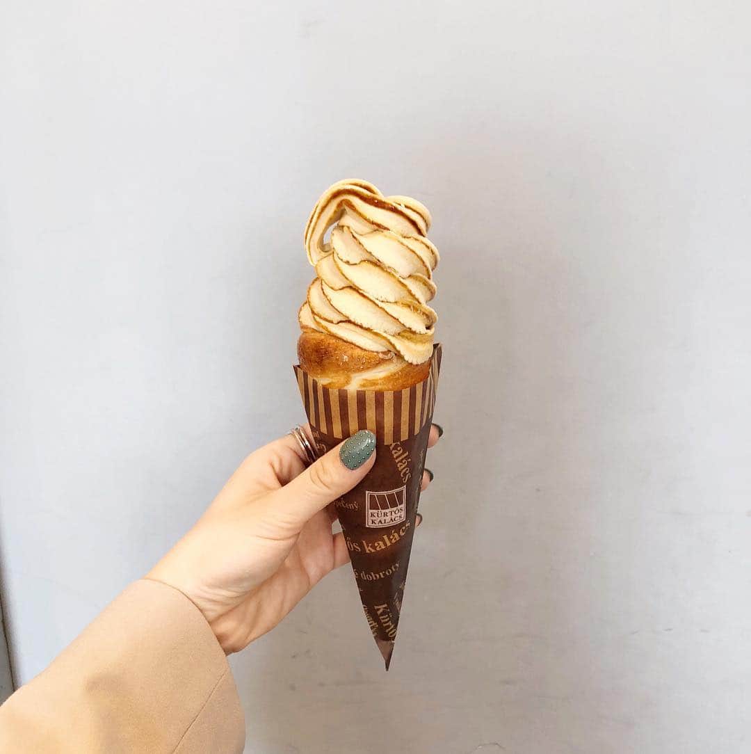 古川貴絵さんのインスタグラム写真 - (古川貴絵Instagram)「・ ここのアイス美味しかった！ コーンの部分がコルネなの🤭 アイスは黒糖味にした❤︎ ２枚目ドアップ！！笑 #沖縄 #アイス」3月14日 20時20分 - _kiegram