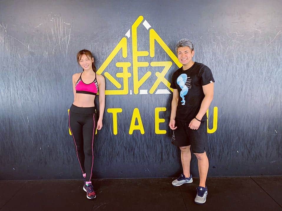 のインスタグラム：「. ずっと行ってみたかったcrossfitでトレーニング🏃‍♀️💨 . アスリート並みのメニューを時間内にこなさなければいけないという超スパルタなトレーニングでついていくのに精一杯😩💦 . ペアで優しいお姉様方と頑張ったからメニューやりきった後の達成感を分かち合えてすごく楽しかった😄✨ . どんなに辛いトレーニングでも終わった後の爽快感がたまらないから頑張れるのよね💪✨ . ananでステキなマッスルを披露されていたトレーナーのナオヤさん(@na0ya.a )ありがとうございました😊✨ . #workout#crossfit#kitaeru#toranomon#クロスフィット#虎ノ門#reebok#リーボック#AYA さん#training#fitness#パーソナルトレーニング#personaltraining#マンツーマン#bodymake #筋トレ女子#トレ女 #脂肪燃焼#diet#ダイエット#痩せる#痩せたい#引き締め#筋トレ#body#有酸素運動#筋肉痛 #美ボディ#fitgirl#腹筋女子」