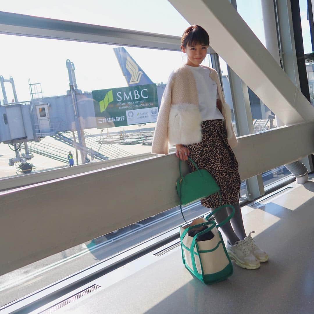 のインスタグラム：「これこれ✈️ 機内bagにもぴったり🙆‍♀️ ポーチもお揃いであるとカバンの整理にも便利🙆‍♀️🙆‍♀️ 外ポケットもあってmamabagとしても使いやすいはず♥️ #rosymonster#travelbag#mamabag」