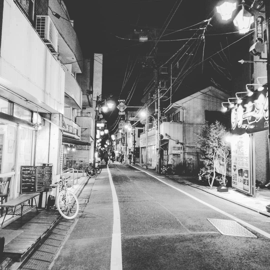 松本隆博のインスタグラム：「。 1ヵ月ぶりにきた東京。 駅に着きいつも悩むんだ。 …冷蔵庫の中に何がある？ かれこれ何度もやらかす、 冷凍物のダブりと、焼酎の ダブり。 そろそろ学習しょーぜ、 松本隆博よ(ー_ー)!!。 2泊3日後広島県福山市 に参ります^^;」