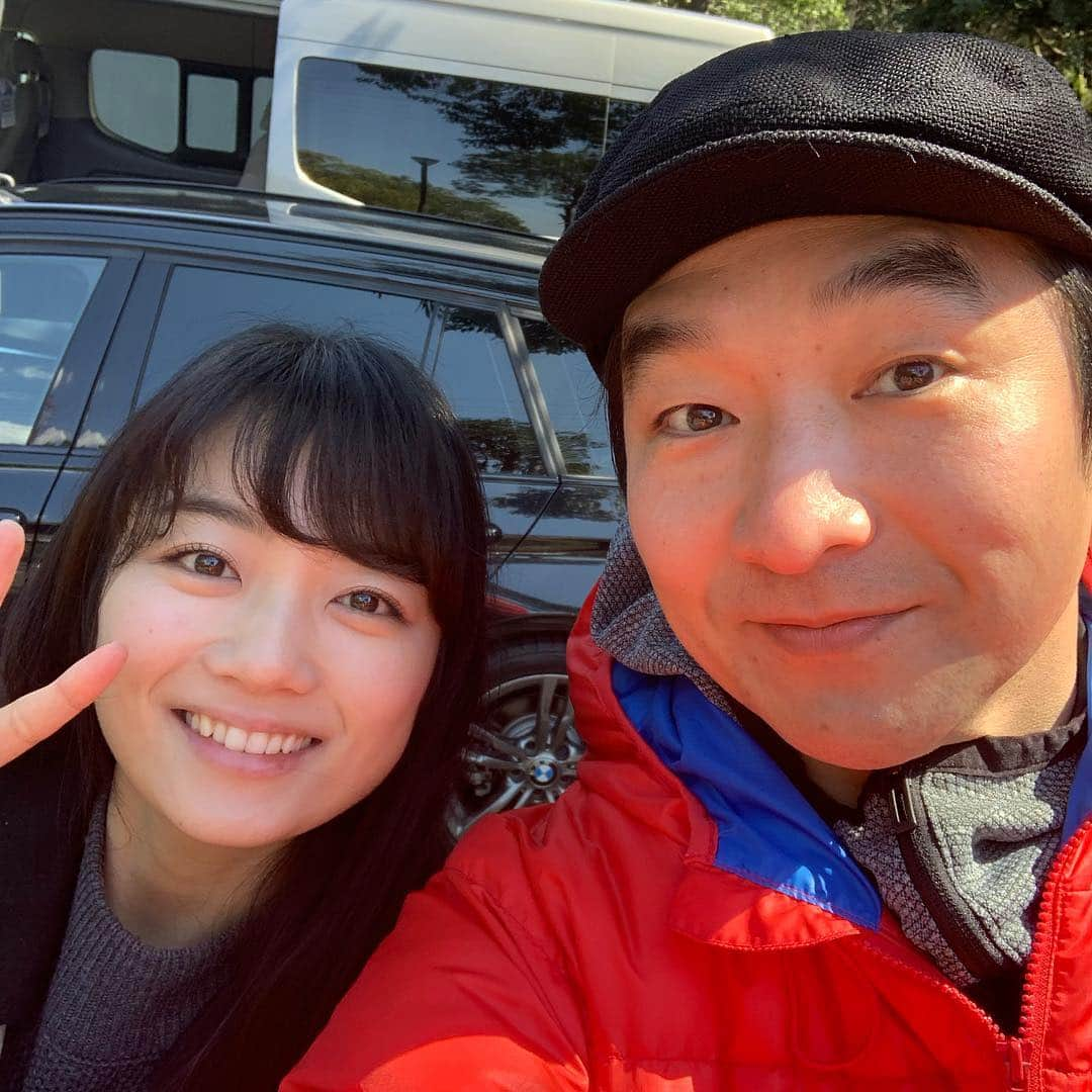 池田鉄洋さんのインスタグラム写真 - (池田鉄洋Instagram)「今日の撮影はこのプリティさんとご一緒。  そう、森田涼花ちゃんっす！  脚本で関わらせていただいた『TARO URASHIMA』っていうミュージカルで乙姫の妹、丙姫を演じていただいたのも、早3年前。すーちゃん、今も昔も、超面白い女優さんっす！」3月14日 20時40分 - ikedatetsuhiro