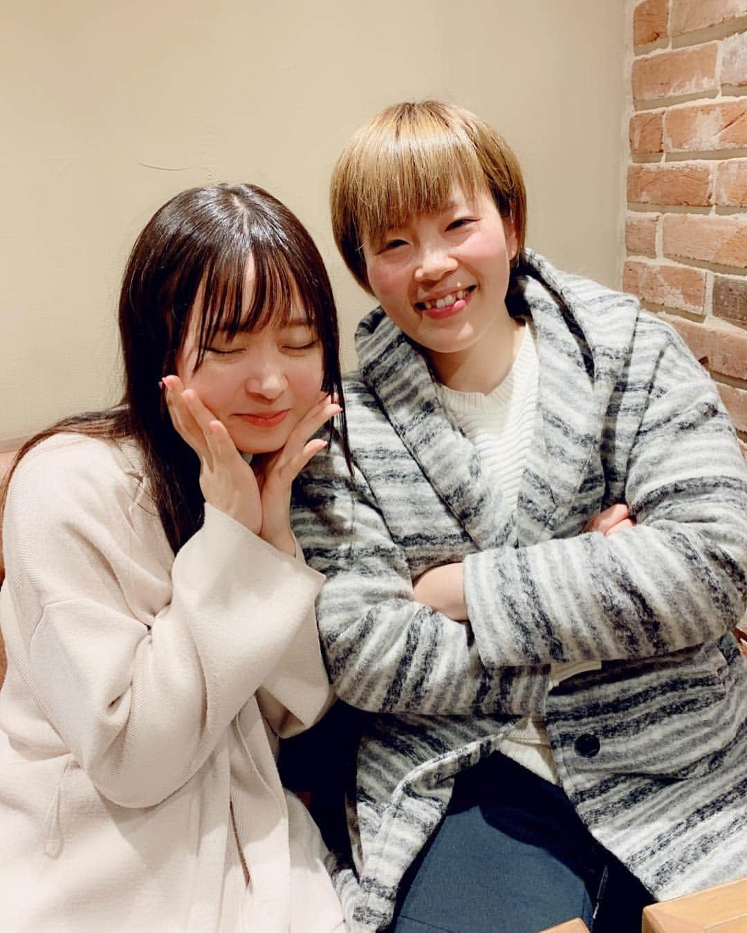 武田るいさんのインスタグラム写真 - (武田るいInstagram)「なんとっ♥️先日、大好きな佐野マリアちゃんと梅川風子ちゃんのお誕生日をお祝いしました〜🎂🎉🎁サプライズ大成功🎈🎊 風ちゃん優勝のお祝も含め🍷🍾 マリアちゃんと風ちゃんは京王閣のお仕事で出会えて、みんな同い年なんだよーっ🤤💭♥️ 風ちゃんはわたしが京王閣のマスコットガールとしてデビューした年と同じ年にデビューしていて、年齢も同じでずーっと親近感を勝手に持っていて運命感じてたんだよ🥺♥️ 風ちゃん優しくてツッコミ面白すぎるから😂かわいい〜大好き🥺❣️ マリアちゃんは安定の優しい綺麗可愛い女神🗽様🤤💗 大切なひとが喜んでくれたり幸せになってほしいな❣️🤭 #佐野マリア #梅川風子 #京王閣 #京王閣競輪場 #東京オーヴァル京王閣 #KEIRIN #競輪女子 #競輪選手 #hbd🎂 #surprise #surprisebirthday #presents🎁」3月14日 20時43分 - rui_1002