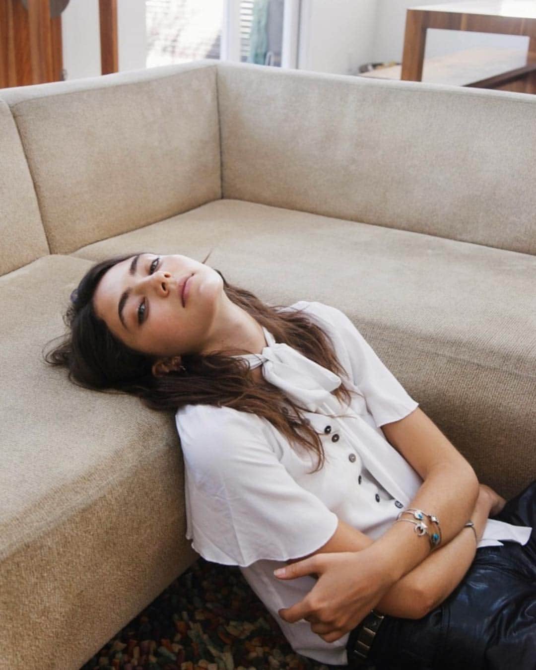 Amelia Zadroのインスタグラム：「Just touched back down in London Town 🛬😴」