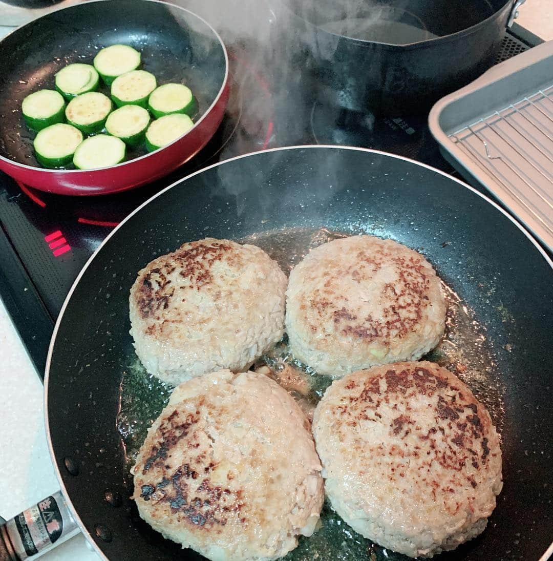 水谷雅子さんのインスタグラム写真 - (水谷雅子Instagram)「#晩御飯 #おうちごはん #dinner #dinner_time #リクエスト晩御飯 #ハンバーグ#アツアツ鉄板 #お味噌 📷撮り忘れ💦 みなさんお疲れ様です🌠 今朝はインスタアップ出来なくて2回もやり直しをしていました💦」3月14日 20時58分 - mizutanimasako