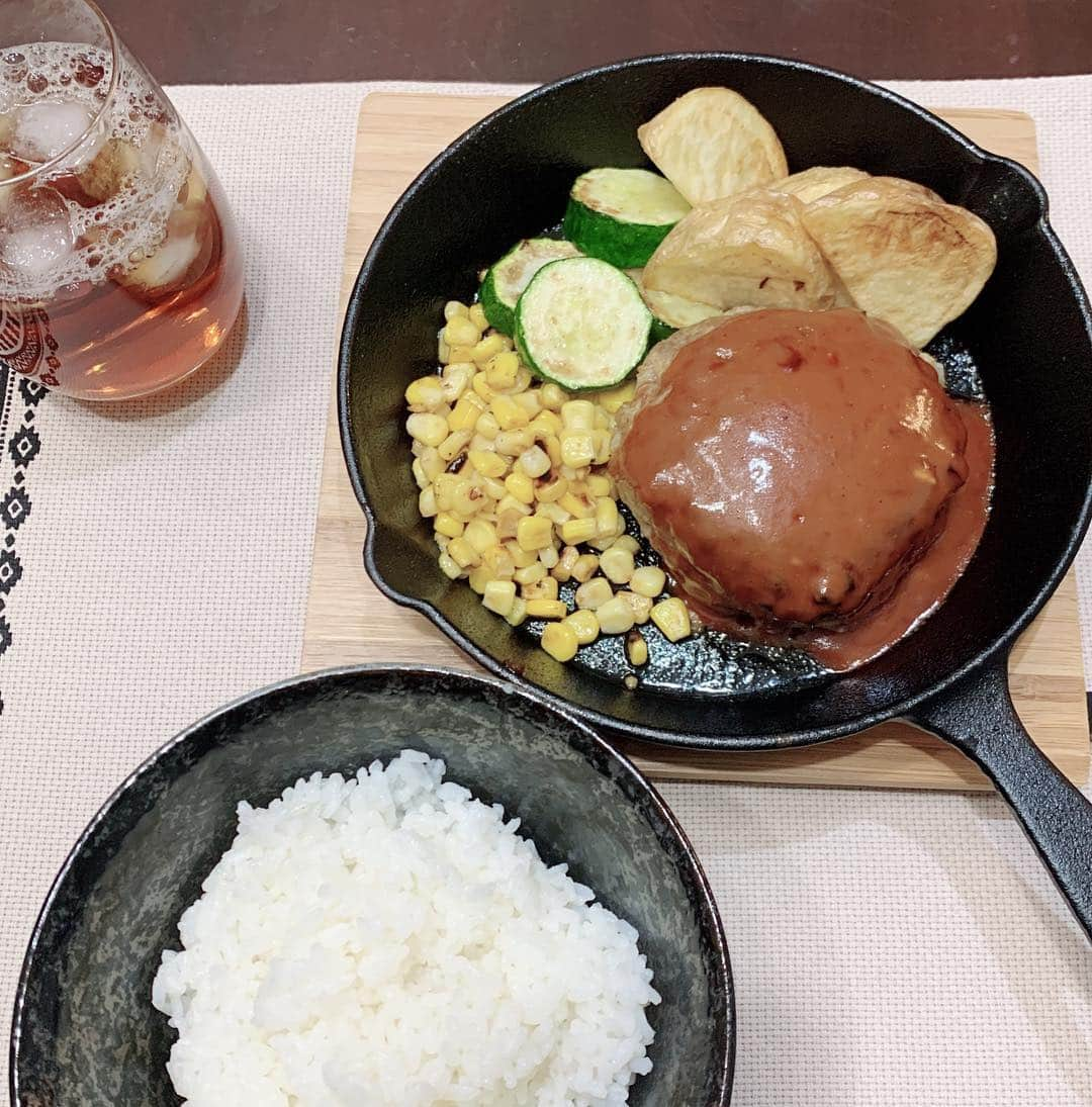 水谷雅子さんのインスタグラム写真 - (水谷雅子Instagram)「#晩御飯 #おうちごはん #dinner #dinner_time #リクエスト晩御飯 #ハンバーグ#アツアツ鉄板 #お味噌 📷撮り忘れ💦 みなさんお疲れ様です🌠 今朝はインスタアップ出来なくて2回もやり直しをしていました💦」3月14日 20時58分 - mizutanimasako