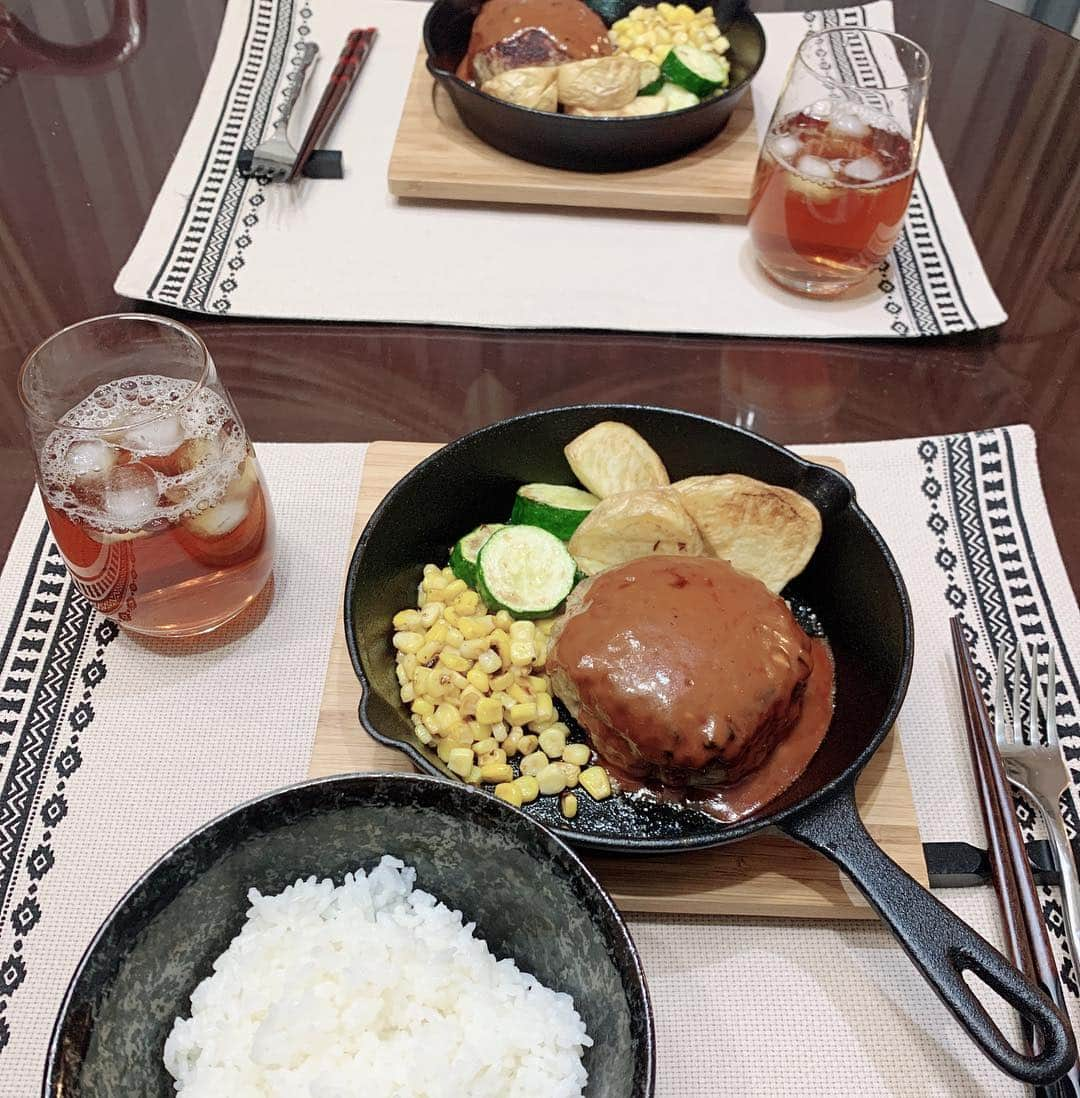 水谷雅子さんのインスタグラム写真 - (水谷雅子Instagram)「#晩御飯 #おうちごはん #dinner #dinner_time #リクエスト晩御飯 #ハンバーグ#アツアツ鉄板 #お味噌 📷撮り忘れ💦 みなさんお疲れ様です🌠 今朝はインスタアップ出来なくて2回もやり直しをしていました💦」3月14日 20時58分 - mizutanimasako