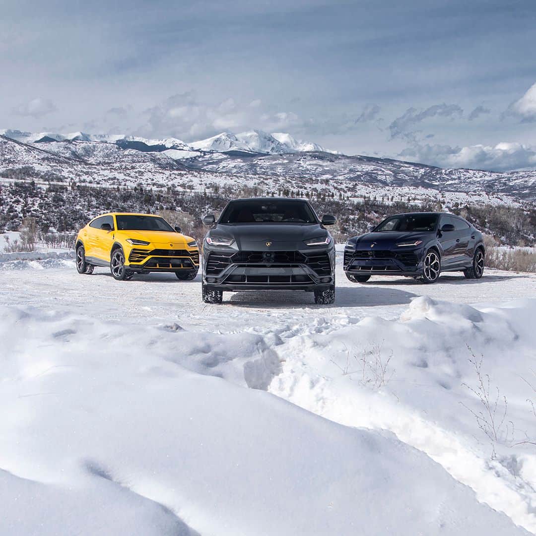 ランボルギーニのインスタグラム：「It’s easy to reach heights when you drive with the beautiful light of Aspen, Colorado, and the ANIMA Selector NEVE mode of Lamborghini Urus on. It’s easy, but mostly it’s great.  #Lamborghini #Urus #SinceWeMadeItPossible #Winter #Cool」