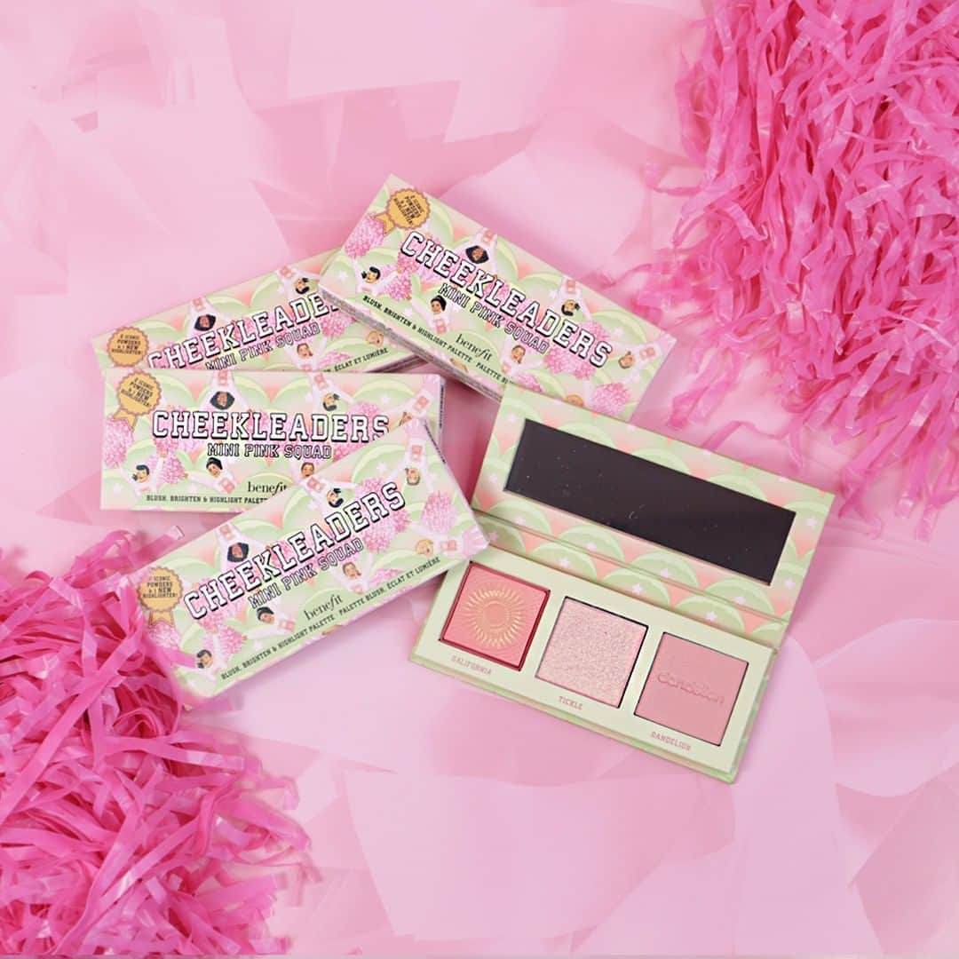 のインスタグラム：「Are you running for the PINK SQUAD? 💕💖💗 Leave a 🙋‍♀ bellow if like us you're totally in love with our new #cheekleaders palette! #benefit #beauty #pinksquad. . . 📷 Image Description: Cheekleaders pink squad in minis palettes on a pink background next to pink cheerleaders poms-poms」