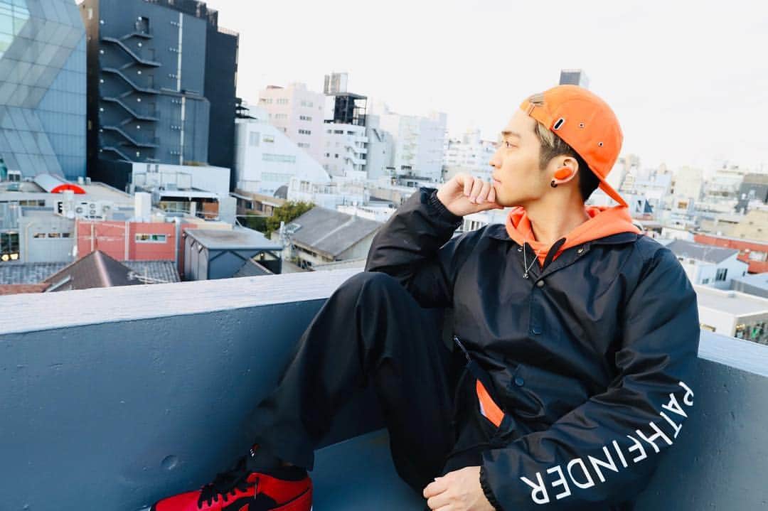 のインスタグラム：「• • • • • • • Skullcandyのフルワイヤレスイヤホン「Push」がいよいよ明日発売🙏 • • • • • • • • • • 今月発売される限定カラーのオレンジ！！ なかなか活かしてる😆 • • • • • • • • • • • • • • • #feelskullcandy#12Moods#feelbold#Push」