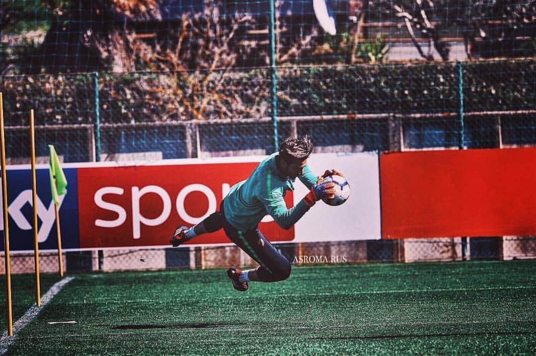 アントニオ・ミランテさんのインスタグラム写真 - (アントニオ・ミランテInstagram)「To improve ⚽️ !#asroma #training #goalkeeper #83」3月14日 21時05分 - antoniomirante83