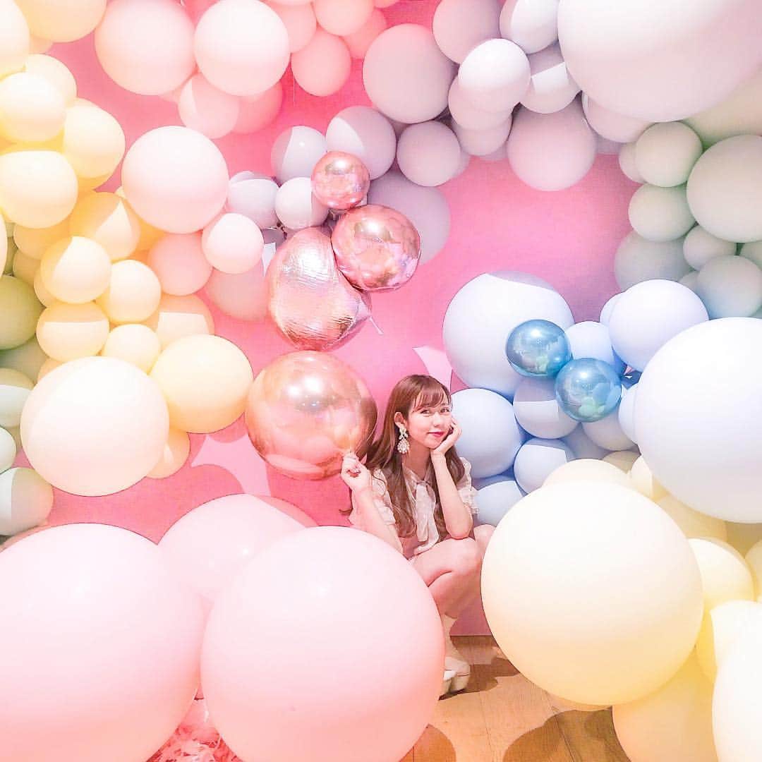 のインスタグラム：「. シドニーで行われてた @sugarrepublic.au 🍭💗 フォトスポットが沢山あるアートギャラリー💎 . どこの国でもフォトジェニックで 映えなものが人気なのだと実感した👒 . 日本のものと違ったのは遊べたり仕掛けがあったりして 写真撮る以外にも動画でも 楽しめたりするところがよかったな🐠🌼 . #australia #australiatrip #sydney #sugarrepublic #pink #photogenic #artgallery #balloon #オーストラリア #オーストラリア旅行 #シドニー #シドニー旅行 #オーストラリアカフェ #旅行 #海外旅行 #アート #フォトジェニックスポット #フォトジェニ #ミュージアム #アート #ギャラリー #アートギャラリー #もーみとりっぷ」