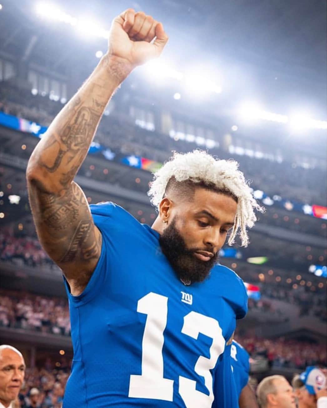のインスタグラム：「So many mixed emotions and feelings. This is all, a lot to process but it is reality. I don’t kno exactly what to say so just gotta keep it real and short. I want to thank the NY giants organization for giving me an opportunity to do what God put me on this earth to do , I want to thank the organization and the owners for everything and especially giving me my first chance to be a part of the NFL. I want thank everyone in that building from the kitchen staff to my main man Jośe! I loved you guys dearly and always will. I gave u my all every Sunday. To the fans, some happy , some not, I just wanna thank u guys for making my experience in NY SOMETHIN ILL NEVER FORGET! To the New Yorkers and  REAL NYG fans... you guys will always have a place in my heart, a beautiful city .. a beautiful place Thank You for every last moment and experience. Without them, I wouldn’t be exactly who I am today ! LUV ❤️ ✊🏾」