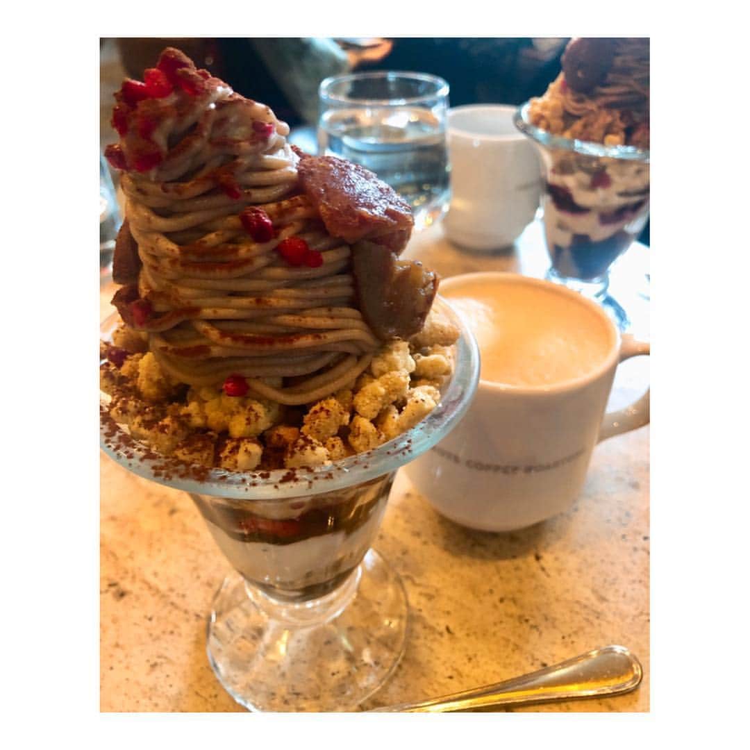 のインスタグラム：「parfait holic ❤️ . 最近カフェ行くと無性にパフェ欲🤭 じゃなくていつもかも☺️ . マンダリン、英語、日本語を話せて彼はインド人 というスーパーガールと弾丸夜カフェ❤️ . お互い将来は海外生活してるのかなー🥳✨ . #japan #tokyo #cafe #parfait #6thbyORIENTALHOTEL #Ginza #Shibuya #Roppongi」