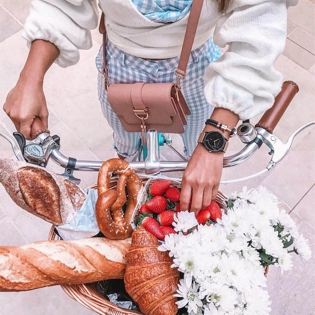 PAUL HEWITTさんのインスタグラム写真 - (PAUL HEWITTInstagram)「Fresh pastries and fruits to start the day right. 😋🥐🍓 (photo @jessie_khoo) #getAnchored #paulhewitt #signatureline #phrep  __ #womenstyle #womensaccessories #marble #rosegold #womenswatch #details #breakfast #anchorbracelet #watches #ootdwatch #womensbracelet #womensbest #happy #capturemoments #thehappynow」3月14日 21時55分 - paul_hewitt