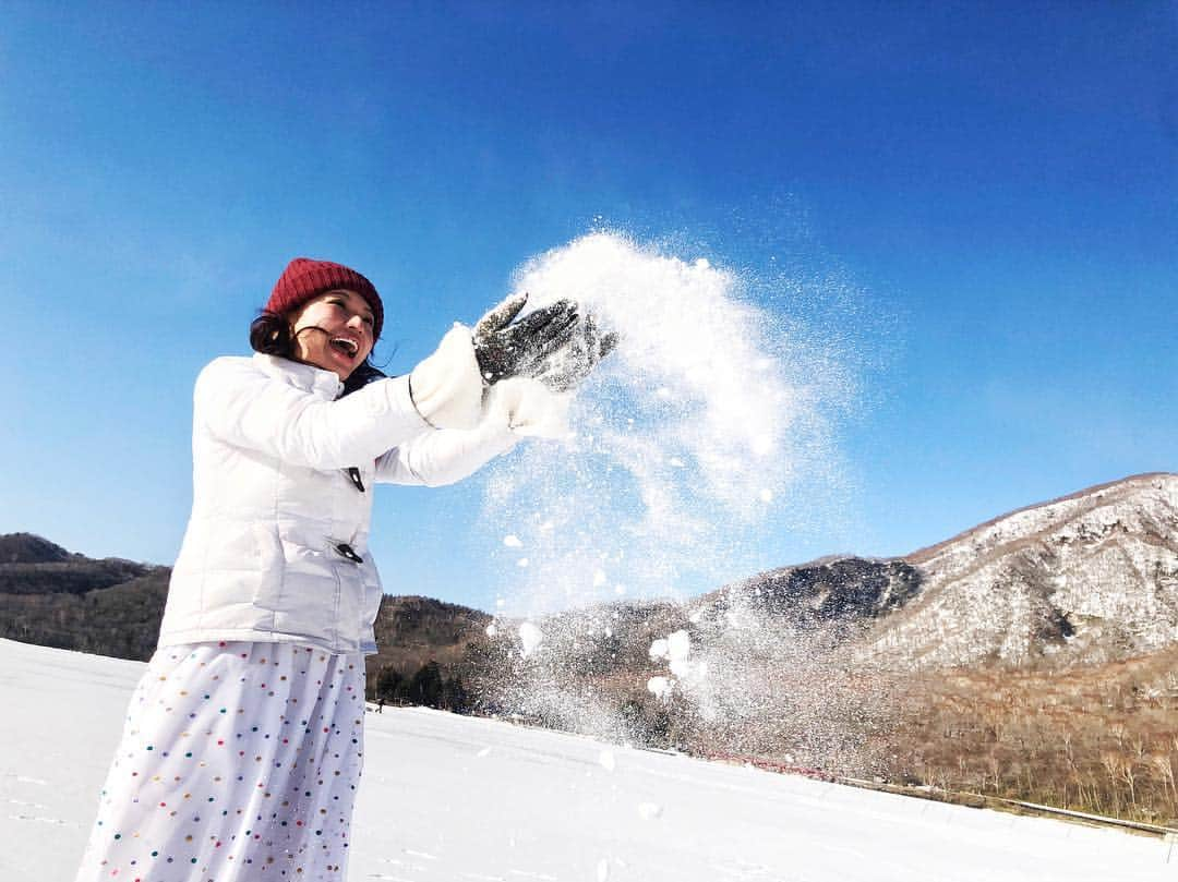 熱田久美さんのインスタグラム写真 - (熱田久美Instagram)「今日も撮影でした✨ 山の上の方まで行ってきたから、雪がたくさん❄☃ オフショットです(*^^*) ここはなんと！湖の上です！ それにしても、最近のスマホって本当にすごいなあ…*̣̩⋆̩* 色々と新しい発見のあった1日でした📸 動画自分で撮るのも楽しいかもしれない…🤔🤔 ・ #shooting #mountain #snow #lake  #撮影 #作品 #オフショット #山 #雪  #粉雪 #パウダースノー #湖 #凍ってる #アイドル 風 #イメージ #氷点下 #寒かった #満面の笑み  #笑顔 #あっという間 #時間  #もうすぐ春 #平成最後 #あと少し #ニット #帽子 #ゲレンデ #青空 #完璧 #コーディネート」3月14日 21時47分 - kuumi1125