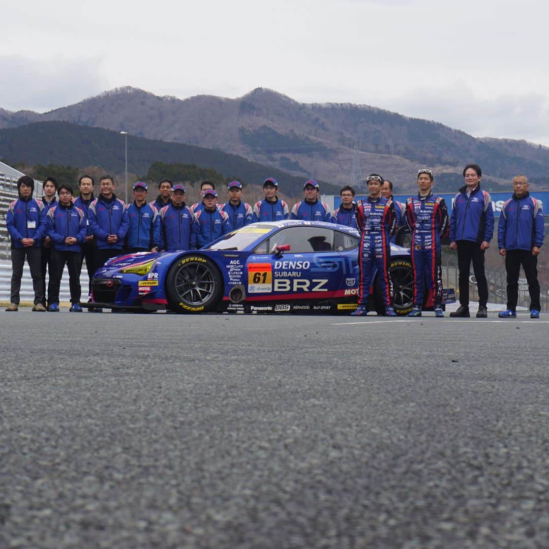 のインスタグラム：「【美しいブルーカラーが今年も疾走！】 3月10日、「STIモータースポーツデイ」にて、SUBARU BRZ GT300とニュルブルクリンク24時間のSUBARU WRXの公開テストが行われました。 . エンジンの信頼性向上、車体バランスの最適化、“サメ肌塗装”による空気抵抗の低減等の改良を行い、2019年これからの熱き戦いに挑みます。 . GT300のドライバーは、井口卓人選手と山内英輝選手の2名体制。 ニュル24時間のドライバーは、カルロ・ヴァンダム選手、ティム・シュリック選手、山内英輝選手、井口卓人選手の4名体制となっています。 . これはもう見逃せない！ . #motul #motuljapan #エンジンオイル #engineoil #メンテナンス #車 #車好きと繋がりたい #エンジン #バイク #バイク好きと繋がりたい #モチュール #車好き #バイク好き #オイル交換 #mactools #高性能オイル #エンジンオイル交換 #300V #300V2 #gt300 #supergt #ニュルブルクリンク #スバル #subaru #race #レース #レース好きと繋がりたい #wrx #sti #brz」