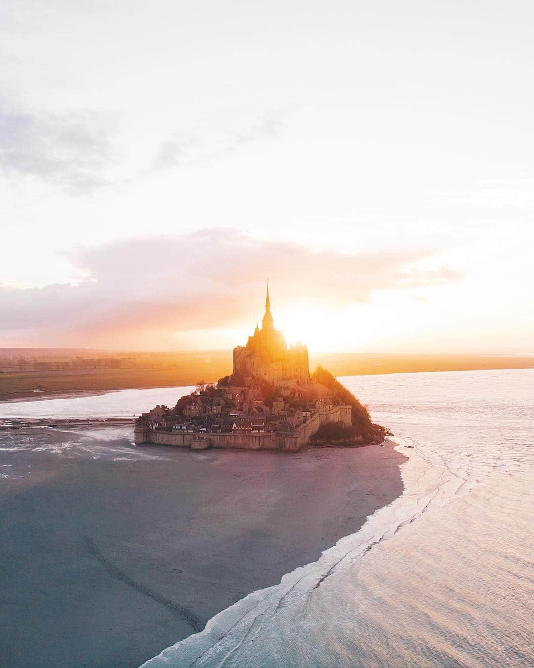 福田洋昭のインスタグラム：「This place has been on my bucket list for as long as I can remember #MontSaintMichel」