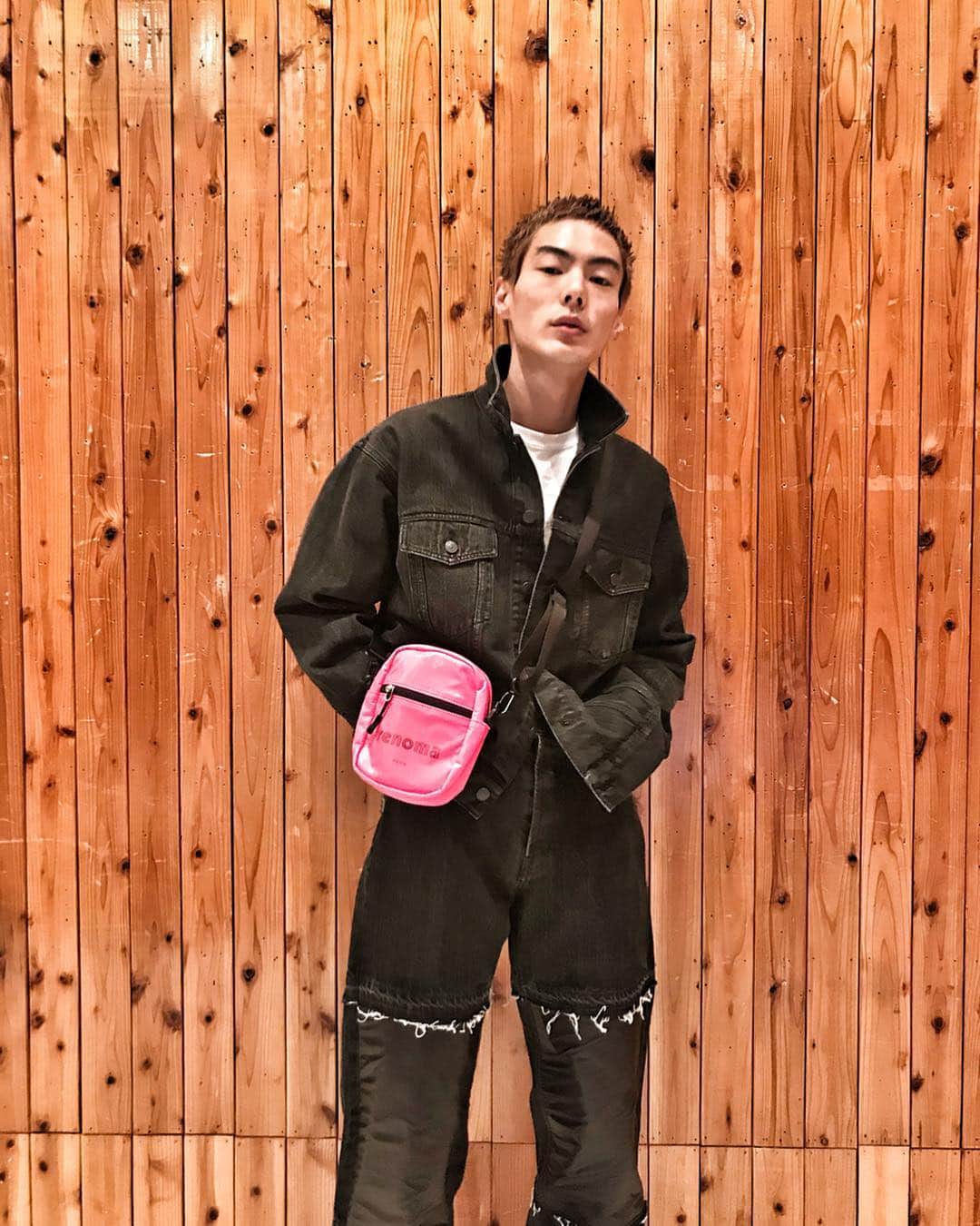 のインスタグラム：「@renomaparisofficiel . どんぴしゃで好きすぎて 久しぶりに服欲湧いたー🌈 デニムかわいいなぁぁぁぁ👖🖤 @untlim ありがとう♥️ レノマおすすめやーーー . . . #renomaparis #renoma #fashion #ootd #boy #man #japanese #malemodel #model #happytime」