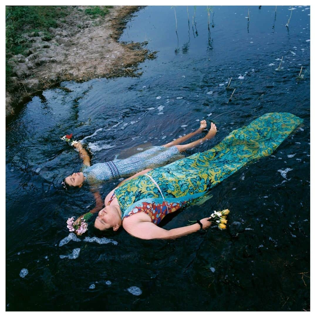 Magnum Photosさんのインスタグラム写真 - (Magnum PhotosInstagram)「Referencing an array of images from the Madonna icon to John Everett Millais’ classic ‘Ophelia’, and drawing on a tradition of magical realism, @alessandra_sanguinetti's 'The Adventures of Guille and Belinda’ casts two girls in their own imagined scenarios, capturing them coming to grips with their gender, sexuality and body identity. . Today on Magnum, we explore the body through photographs that examine a range of subjects from identity, intimacy, sexuality and ritual, to voyeurism and performance. See more on magnumphotos.com. Link in bio. . PHOTO: Ophelias. Buenos Aires. Argentina. 2001. . © @alessandra_sanguinetti/#MagnumPhotos」3月14日 22時30分 - magnumphotos