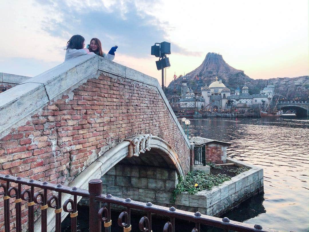 神田藍香さんのインスタグラム写真 - (神田藍香Instagram)「🌎﻿⭐ ﻿ ﻿ #disneysea#disney#happy#dayoff #donarudo#daisyduck#code#fashion  #ootd#outfit#pailtone#pastel#l4l #tagsforlike#likeforlikes#ディズニー #ディズニーシー#ドナデジコーデ  #ドナルド#デイジー#ファッション #コーデ#双子#プチプラ#パステル #フード女子#夕方#ディズニーシー風景」3月14日 22時23分 - kaatan0522