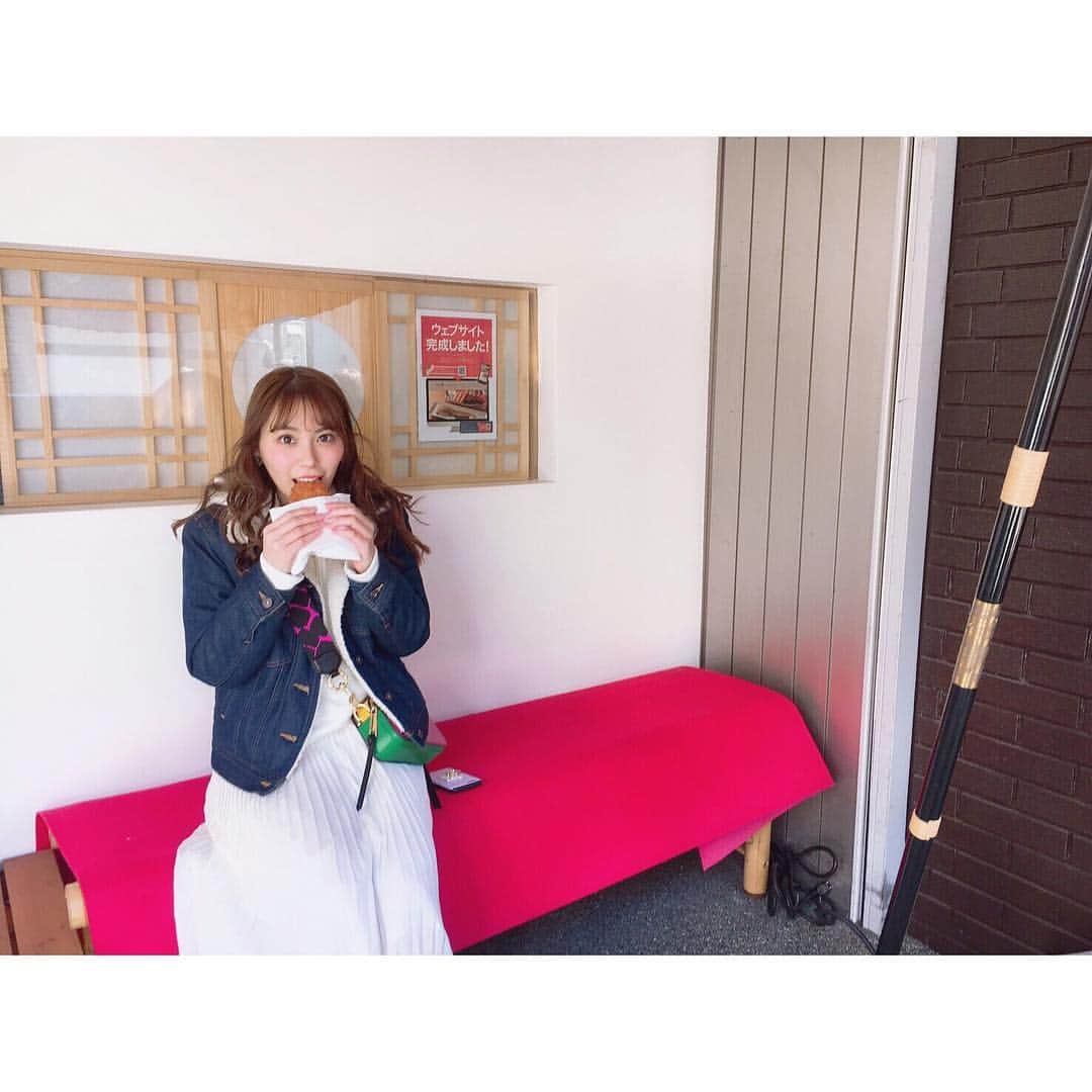 宮崎理奈さんのインスタグラム写真 - (宮崎理奈Instagram)「. . . 鎌倉と言えば食べ歩きだよね♥️ ボーッとしてると襲われるから気をつけてね！ . . サクサクコロッケ失ったから。 . . . . #鎌倉 #鎌倉カフェ #江ノ島 #食べ歩き #コロッケ #トンビ」3月14日 22時23分 - rina.miyazaki0221