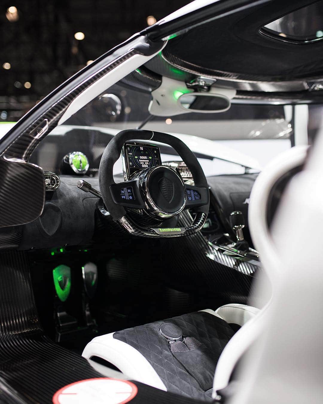 CARLiFESTYLEさんのインスタグラム写真 - (CARLiFESTYLEInstagram)「Do you think the Jesko will be the first to hit 300mph? Photo by @zachbrehl | Comment below who you think will! #carlifestyle」3月14日 22時35分 - carlifestyle