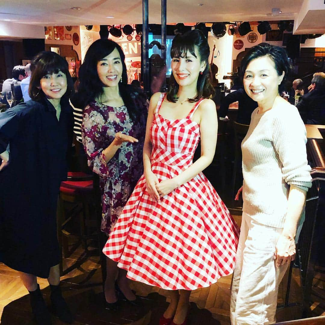 早見優さんのインスタグラム写真 - (早見優Instagram)「Roppongi Kentos with Yukie🎶 六本木ケントスにて。 香坂みゆきさんと松本伊代ちゃんと遊びに行きました！ ザフレームスのボーカルのゆきえさんと。  #香坂みゆき さん #松本伊代 さん #六本木ケントス」3月14日 22時36分 - yuyuhayami